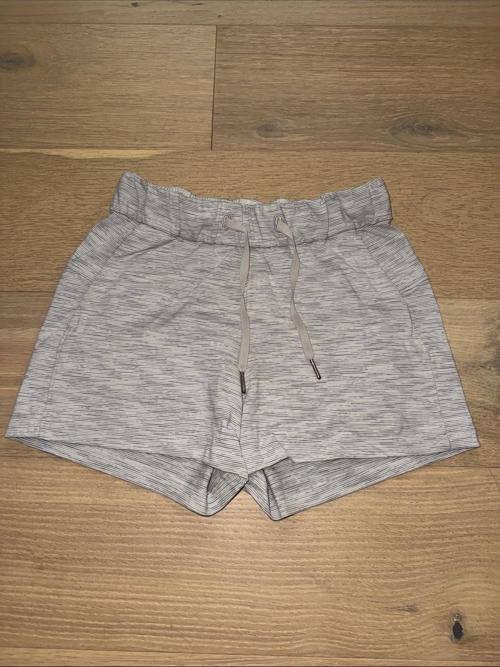 Lululemon 2 Women's Elastic Waist Drawstring Shorts - Light Heather Gray